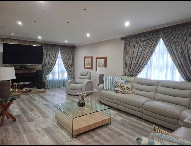 4 BEDROOM HOUSE FOR SALE IN UNITAS PARK